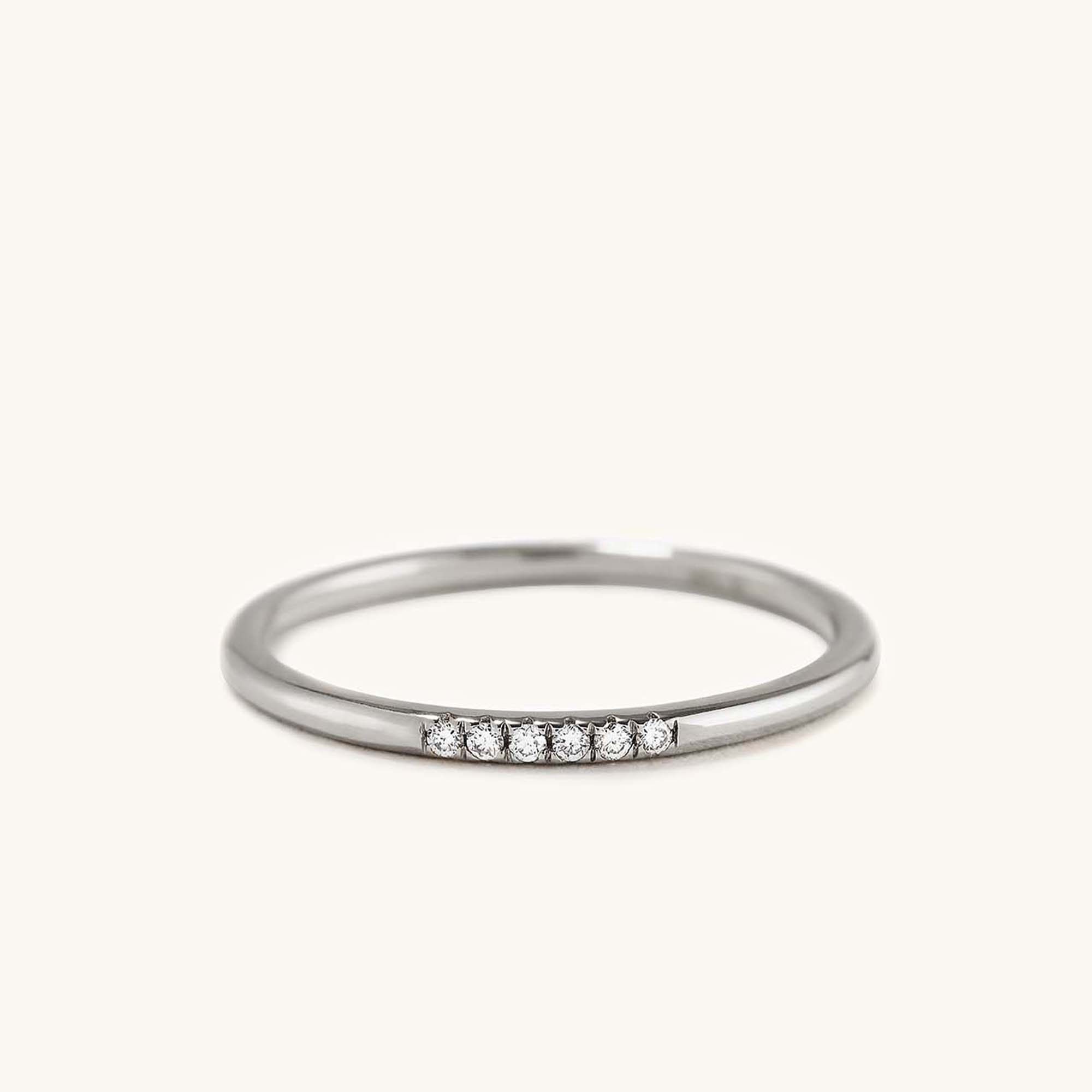 DiamondsLine_ring_wg_alt0348.jpg