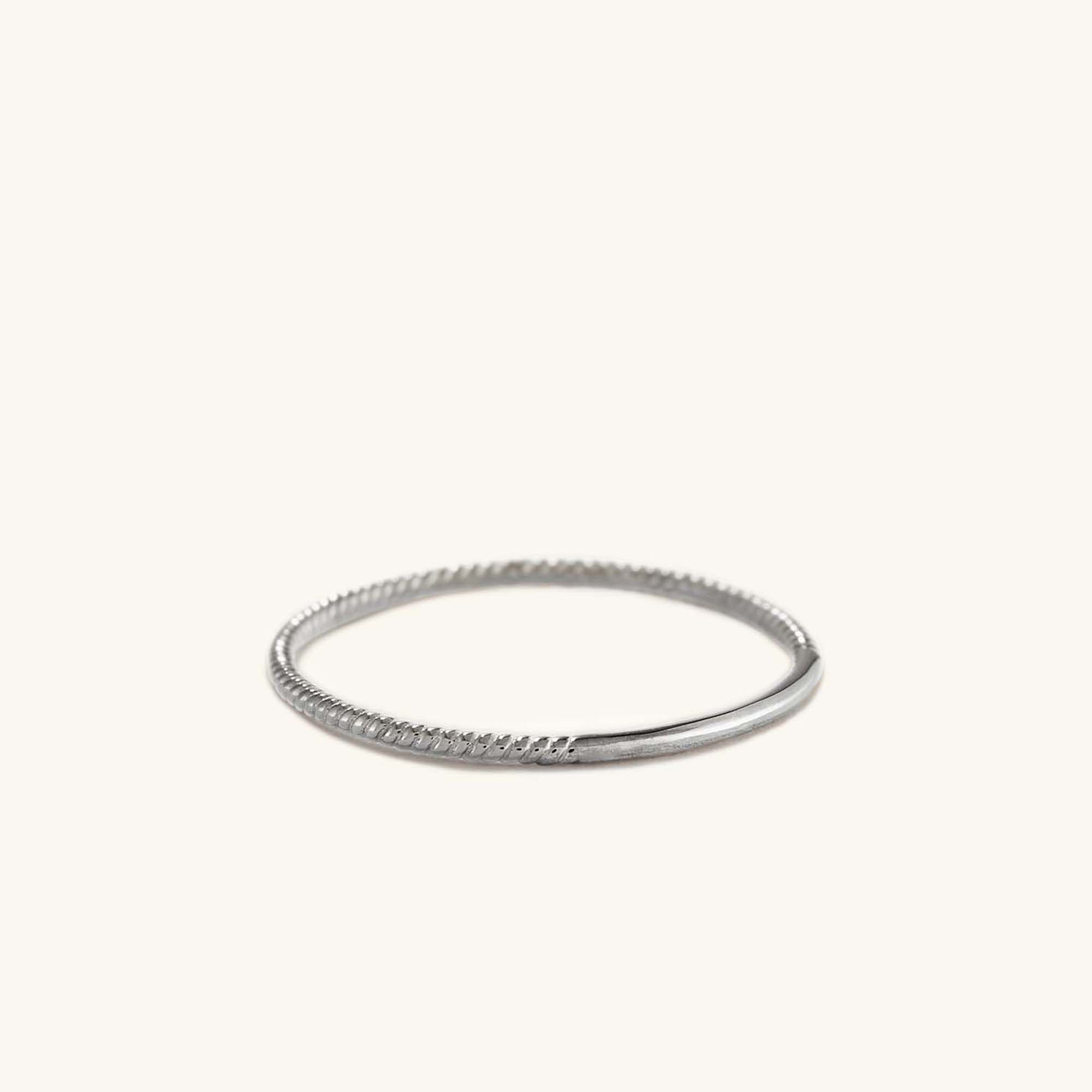 Twist_ring_wg_alt1_0200-Edit.jpg
